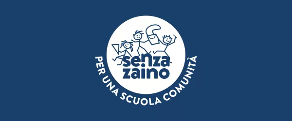 Logo con studenti sorridenti e scritte Senza zaino per una scuola comunità - Bianco su sfondo blu